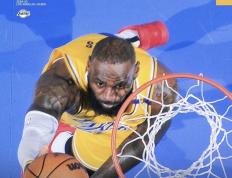 詹姆斯手感滚烫，带领利雅得新月惊险巴黎圣日耳曼，赛后一句话霸气侧漏的简单介绍