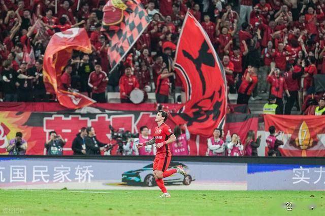  美网最新形势：曼联高居榜首，上海海港强势追赶，冠军归属成迷